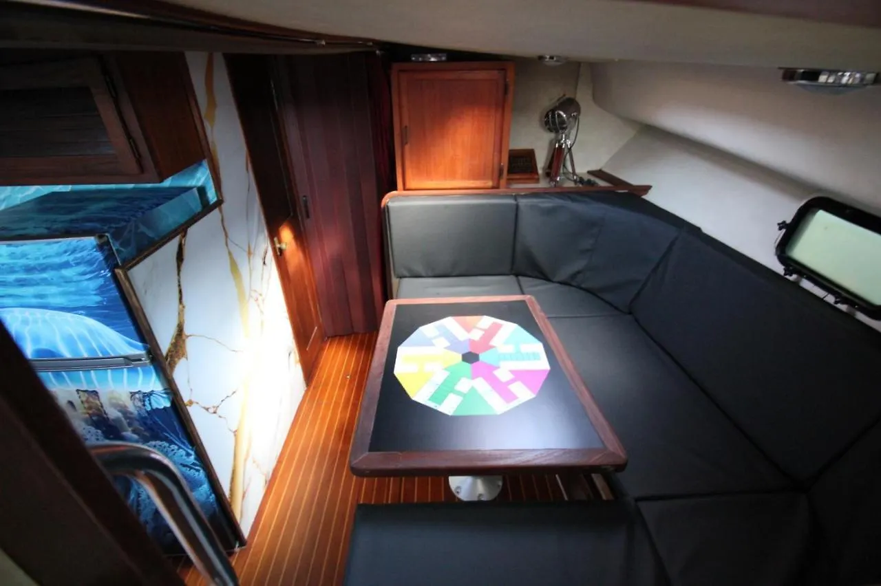 Botel Black Diamond Sant Adria de Besos