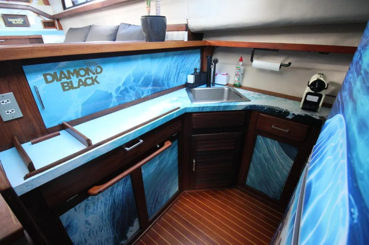 Botel Black Diamond Sant Adria de Besos