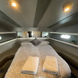 Bateau-hôtel Confortable Yatch, Sant Adrià de Besòs